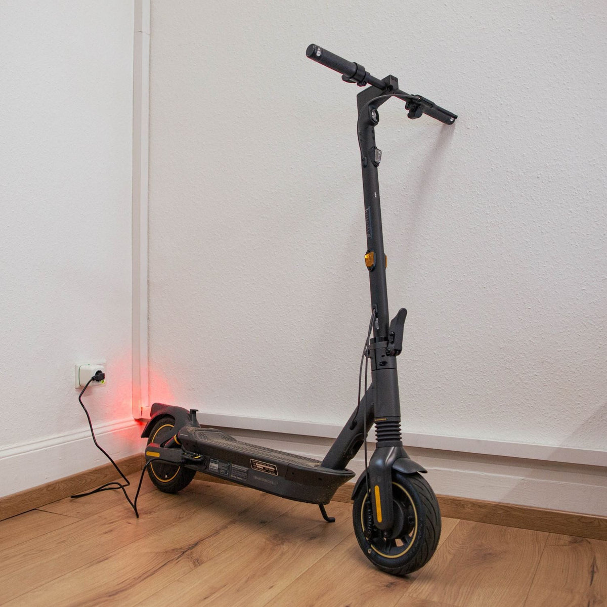 E-Scooter richtig laden: Akku schonen & Ladegerät automatisch vom Strom trennen